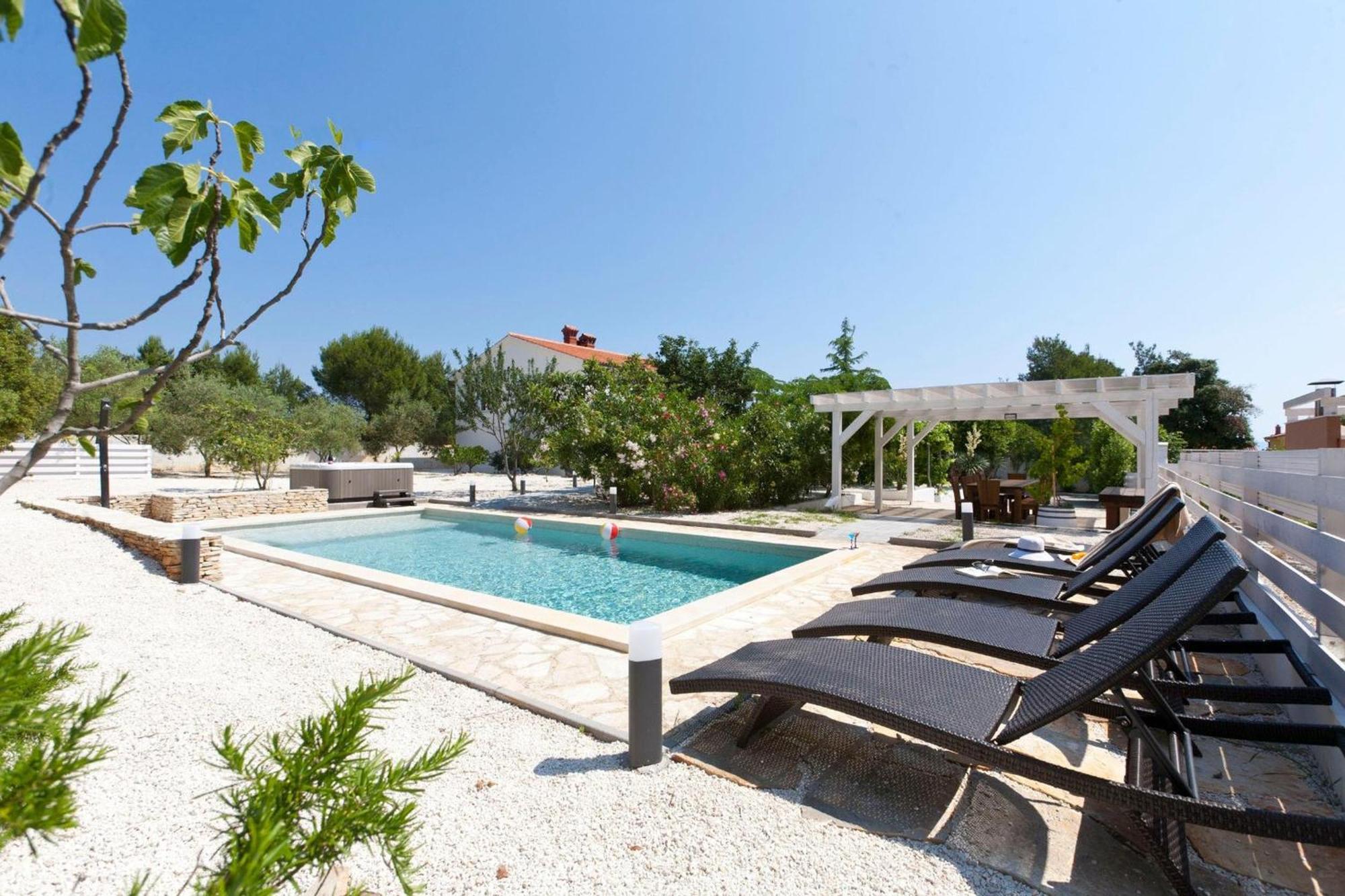 Villa Bella - Beautiful And Modern House With Pool, Souna, Jacuzzi & Playground, Liznjan - Istra Exterior foto