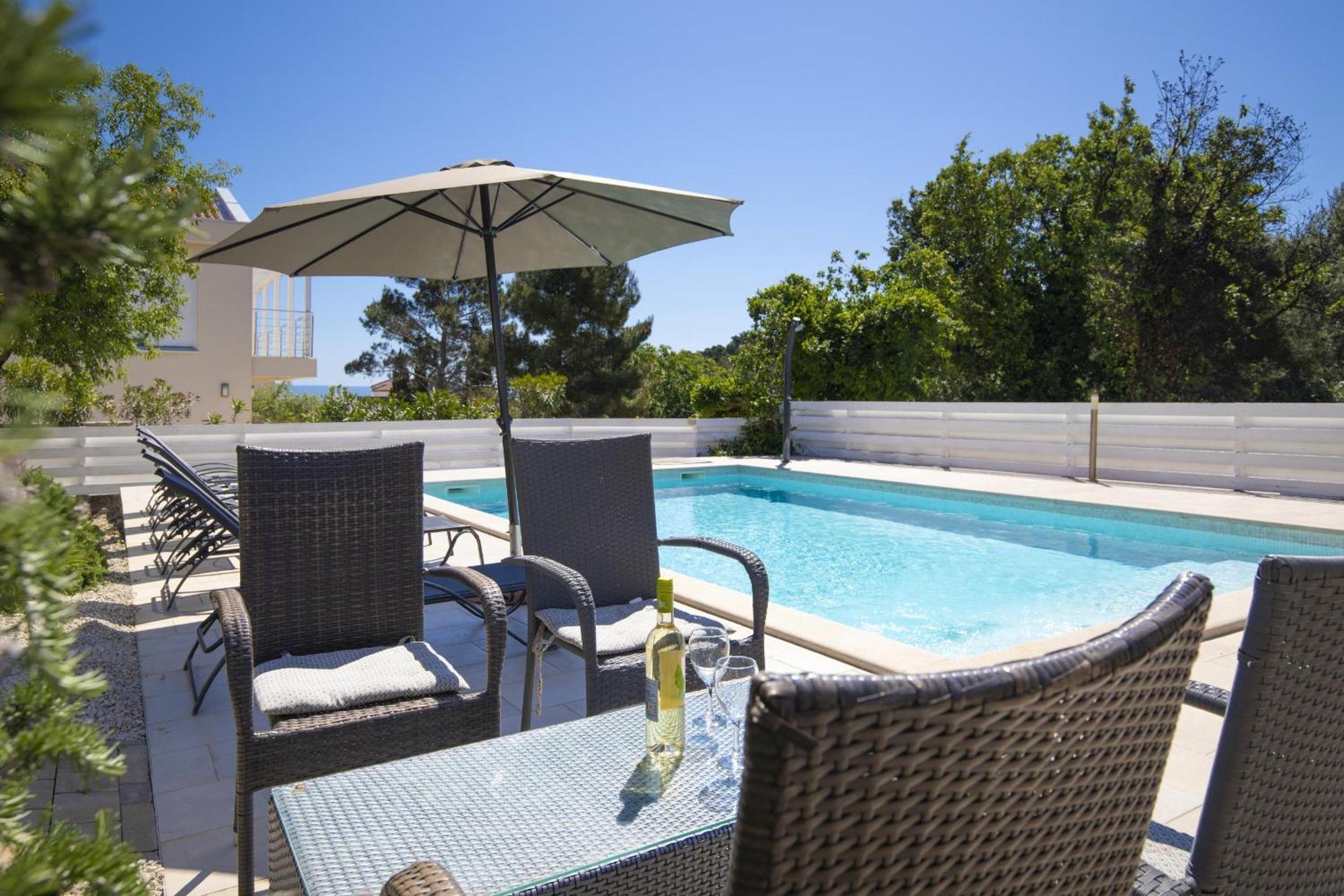 Villa Bella - Beautiful And Modern House With Pool, Souna, Jacuzzi & Playground, Liznjan - Istra Exterior foto