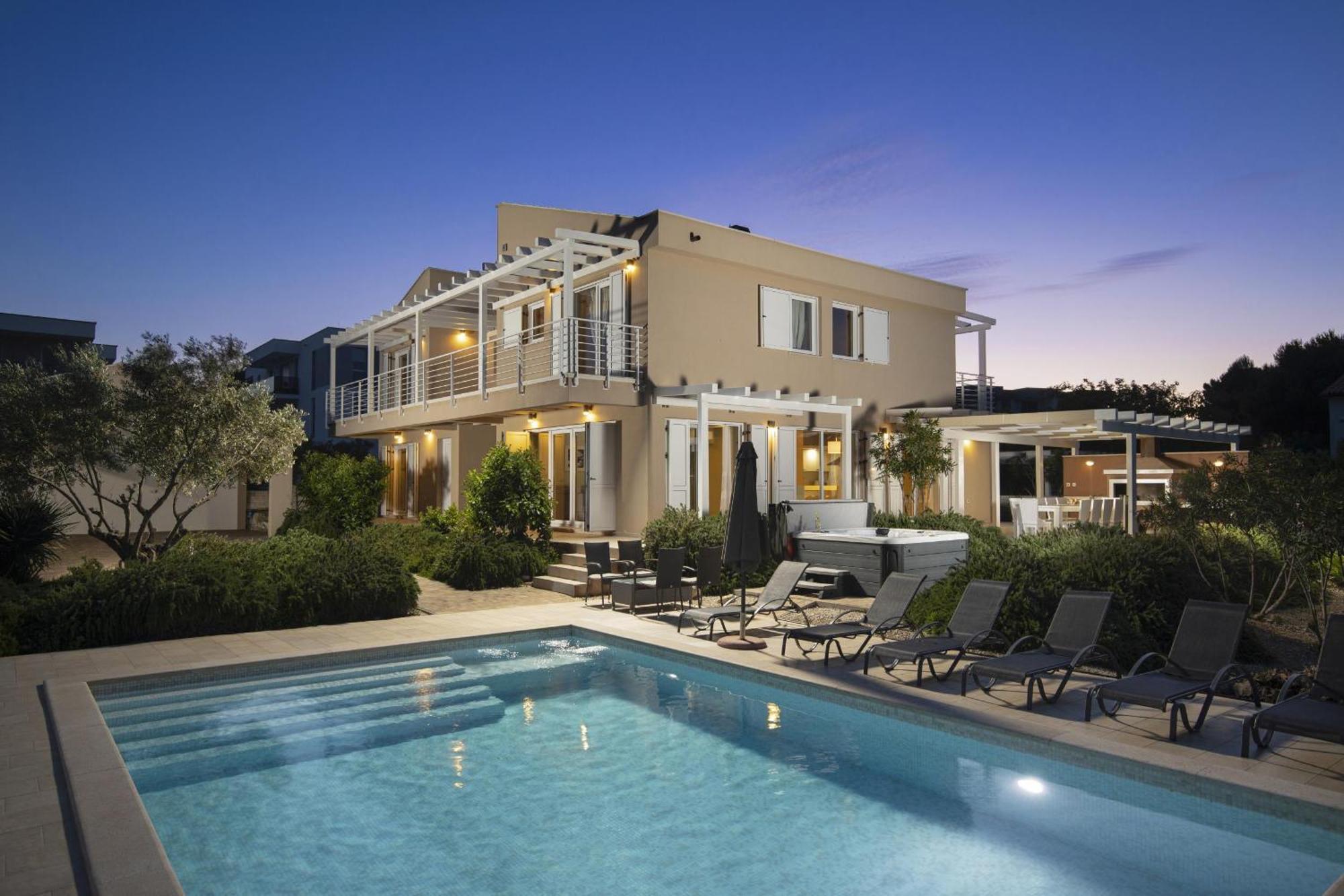 Villa Bella - Beautiful And Modern House With Pool, Souna, Jacuzzi & Playground, Liznjan - Istra Exterior foto
