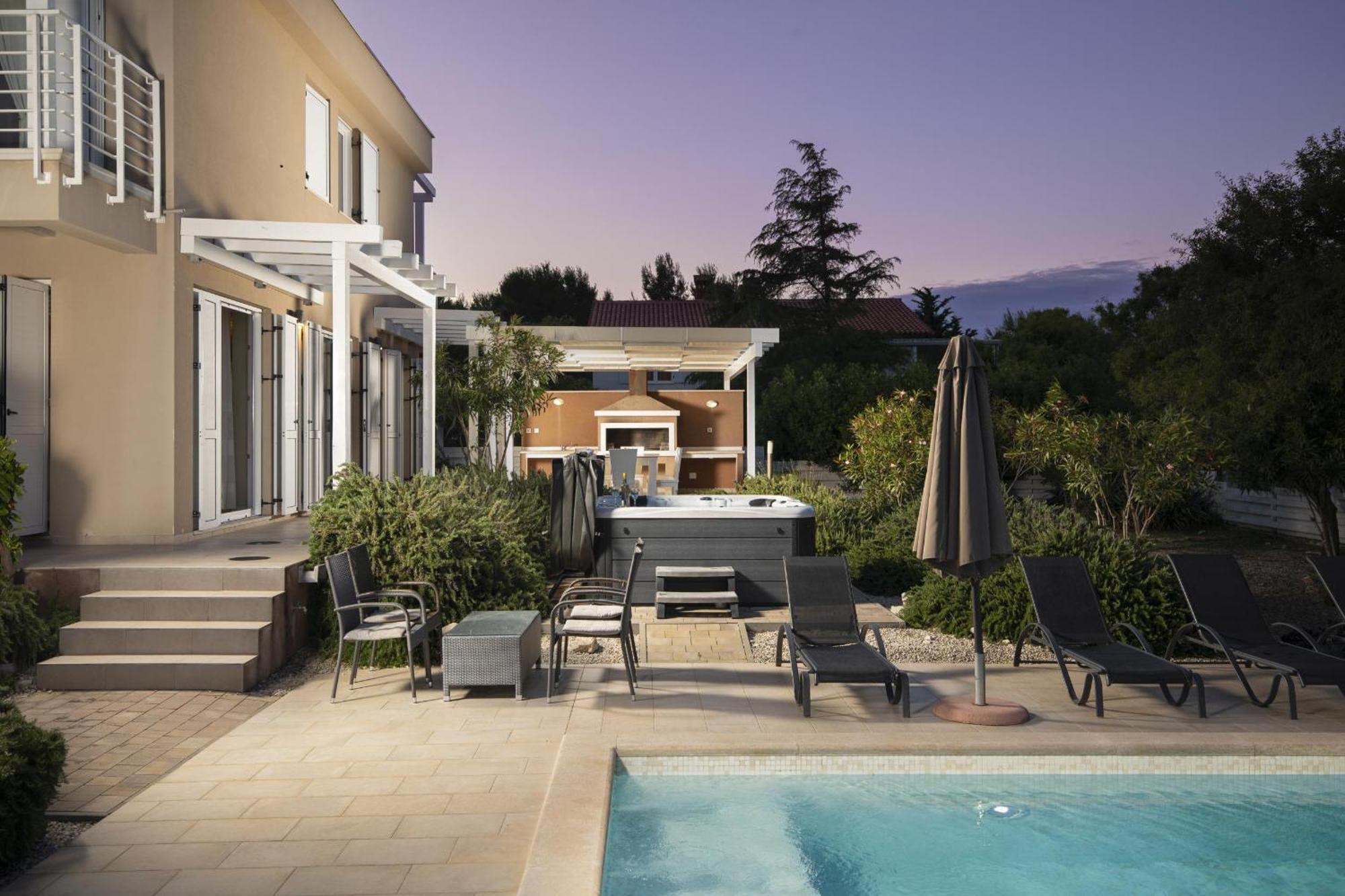 Villa Bella - Beautiful And Modern House With Pool, Souna, Jacuzzi & Playground, Liznjan - Istra Exterior foto