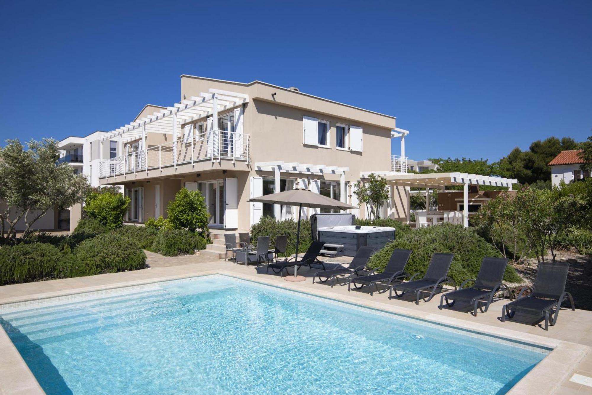 Villa Bella - Beautiful And Modern House With Pool, Souna, Jacuzzi & Playground, Liznjan - Istra Exterior foto
