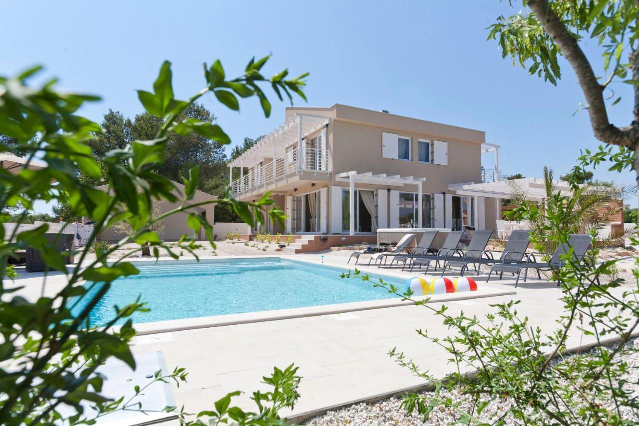Villa Bella - Beautiful And Modern House With Pool, Souna, Jacuzzi & Playground, Liznjan - Istra Exterior foto