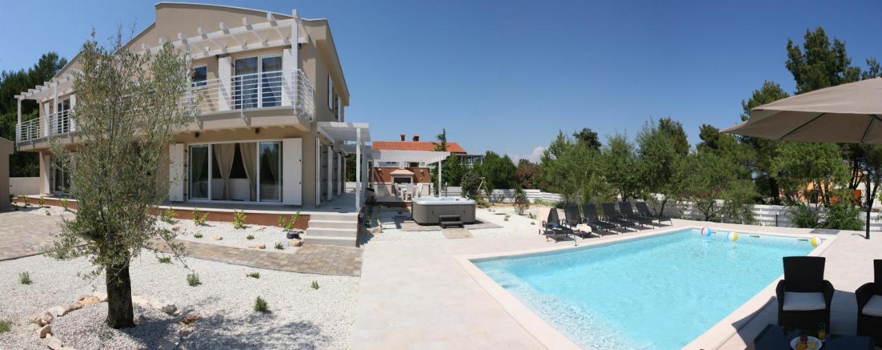 Villa Bella - Beautiful And Modern House With Pool, Souna, Jacuzzi & Playground, Liznjan - Istra Exterior foto