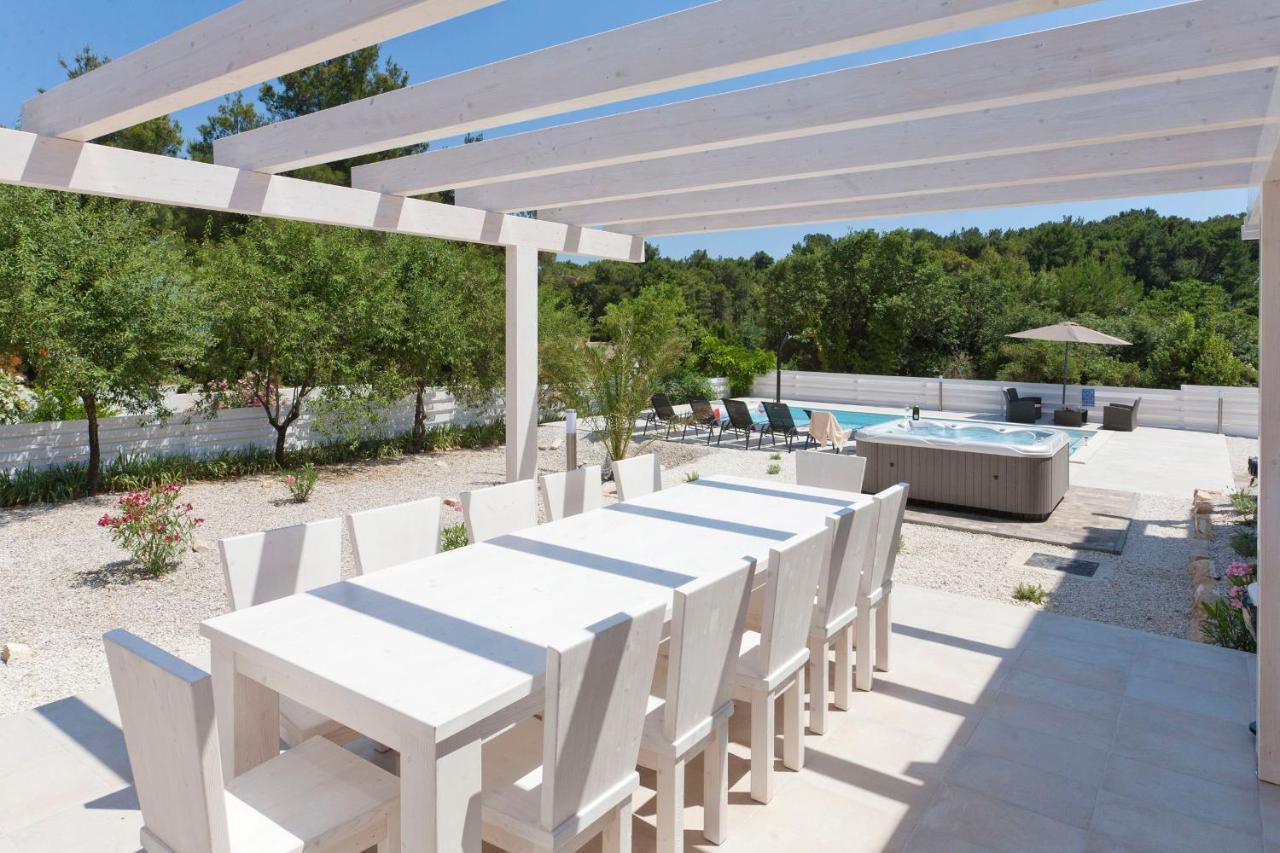 Villa Bella - Beautiful And Modern House With Pool, Souna, Jacuzzi & Playground, Liznjan - Istra Exterior foto