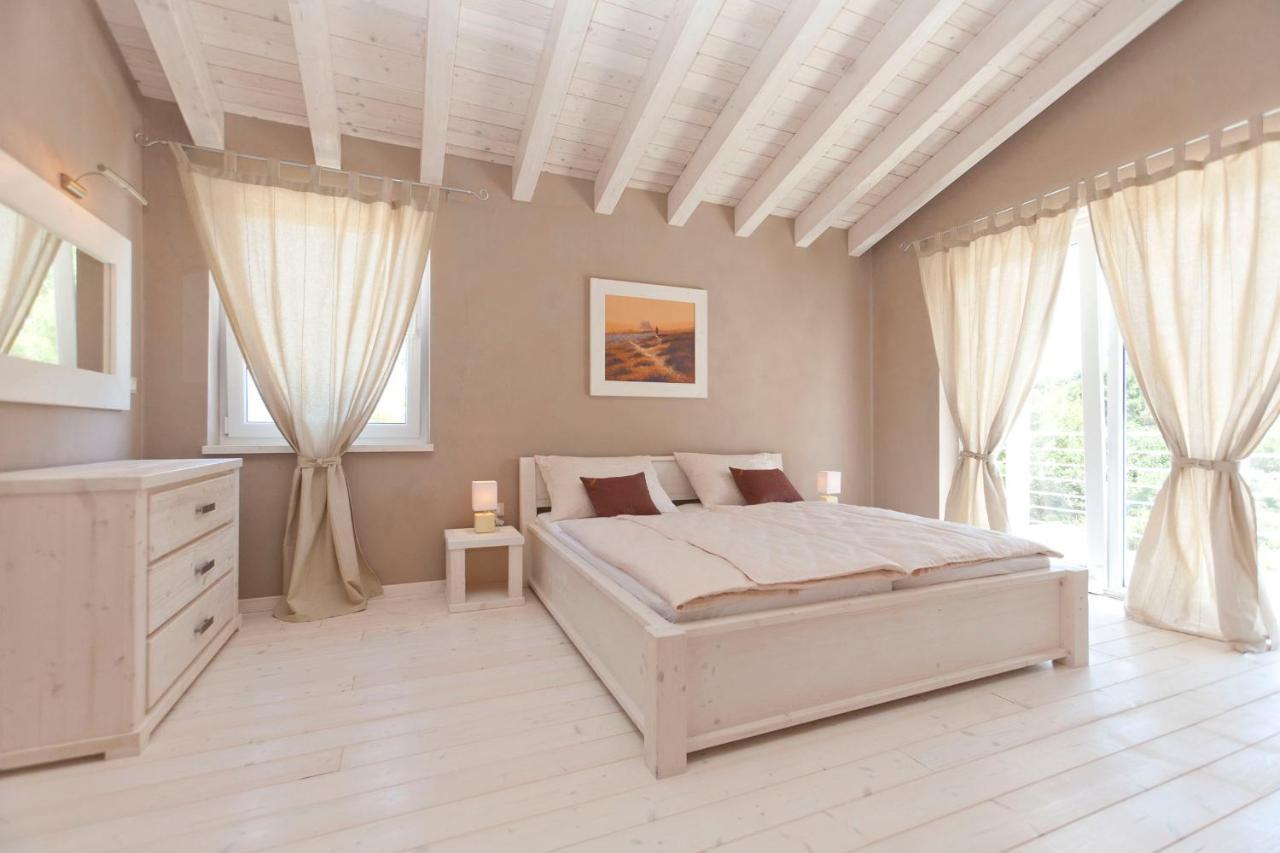 Villa Bella - Beautiful And Modern House With Pool, Souna, Jacuzzi & Playground, Liznjan - Istra Exterior foto