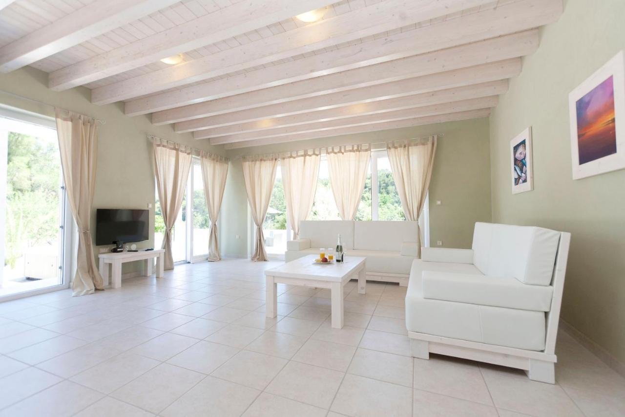 Villa Bella - Beautiful And Modern House With Pool, Souna, Jacuzzi & Playground, Liznjan - Istra Exterior foto