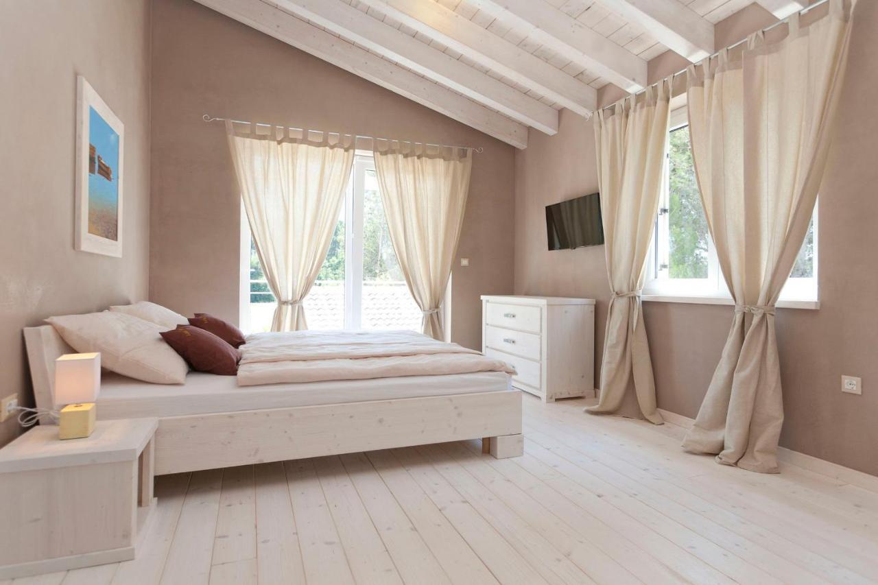 Villa Bella - Beautiful And Modern House With Pool, Souna, Jacuzzi & Playground, Liznjan - Istra Exterior foto