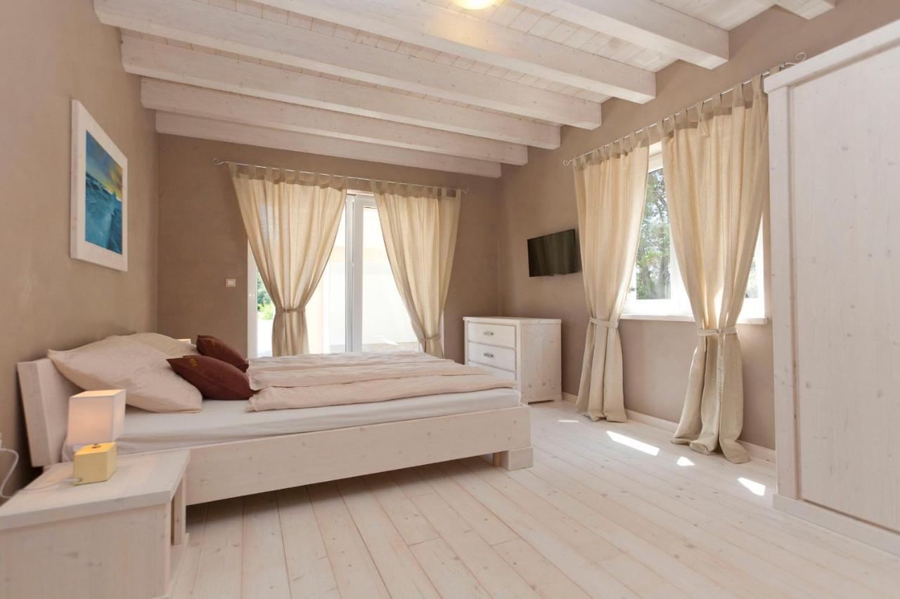Villa Bella - Beautiful And Modern House With Pool, Souna, Jacuzzi & Playground, Liznjan - Istra Exterior foto