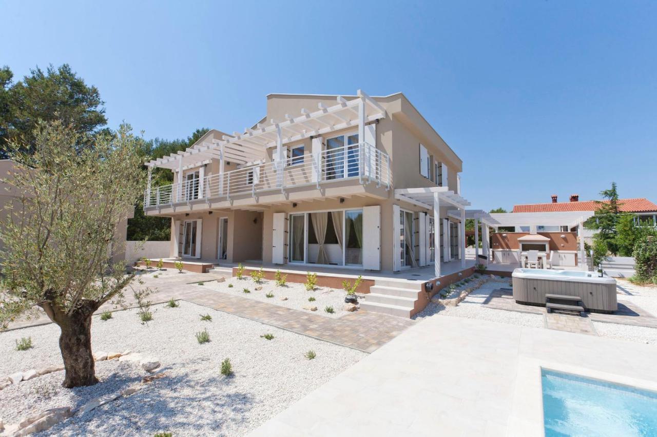 Villa Bella - Beautiful And Modern House With Pool, Souna, Jacuzzi & Playground, Liznjan - Istra Exterior foto